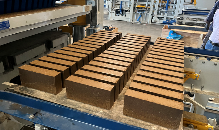 ماشین آجرسازی تمام اتوماتیک ZN1500 مشتری شرق چین را در استفاده از منابع لجن توانمند می کند